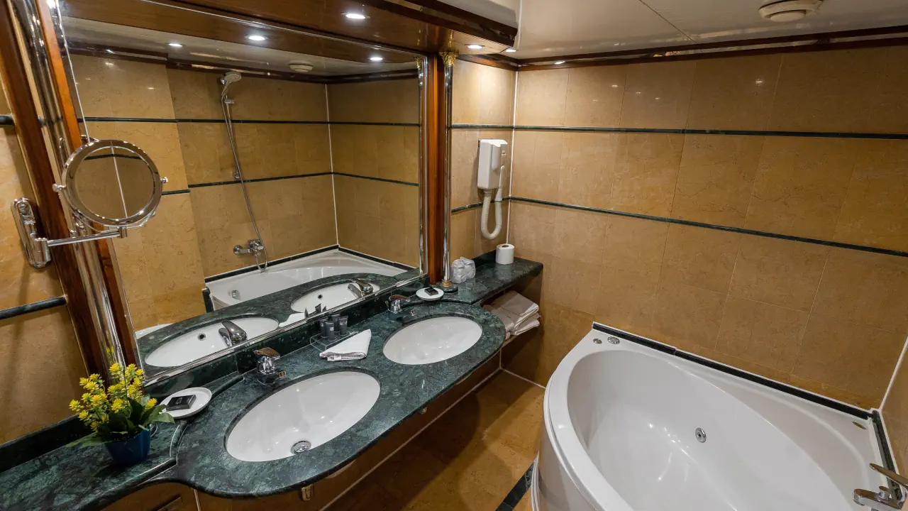 رحلة الباخرة نايل كويست